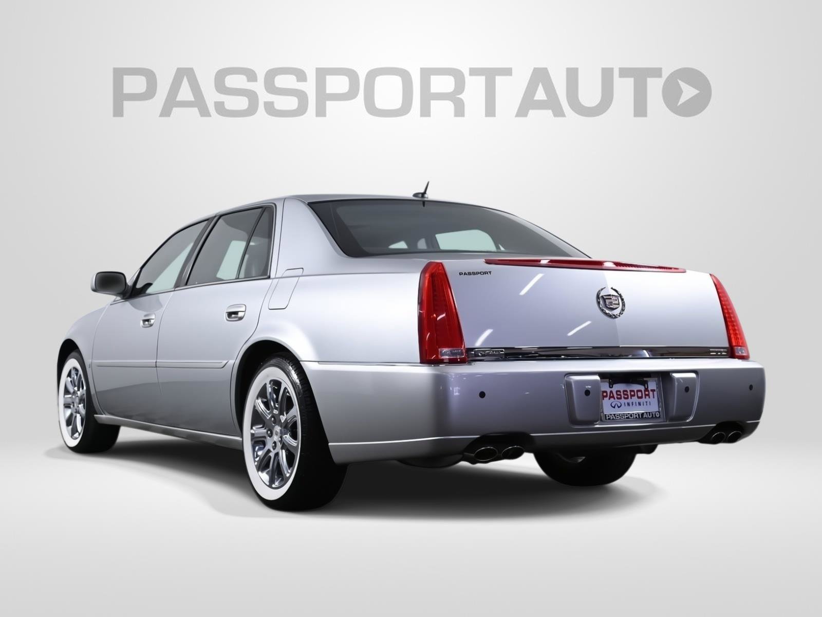 Used 2008 Cadillac DTS w/ Sun And Navigation Package FWD image 5