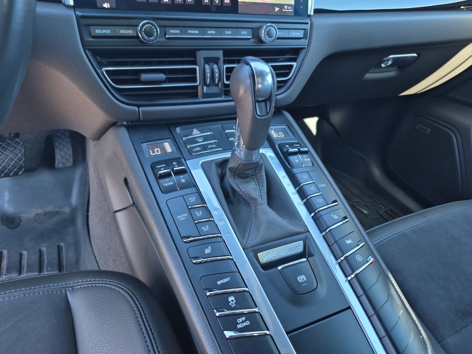 Used 2021 Porsche Macan AWD/4WD image 12