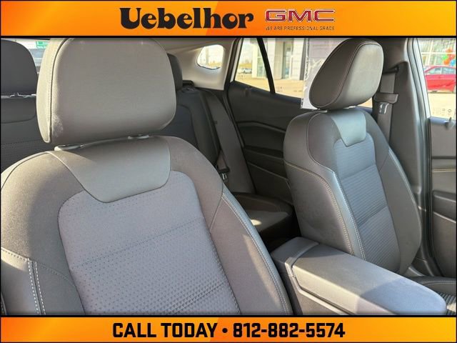 Used 2025 Chevrolet Trax LT w/ Driver Confidence Package image 4