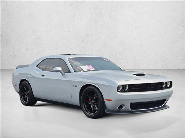 Used 2023 Dodge Challenger R/T w/ Blacktop Package RWD video 3