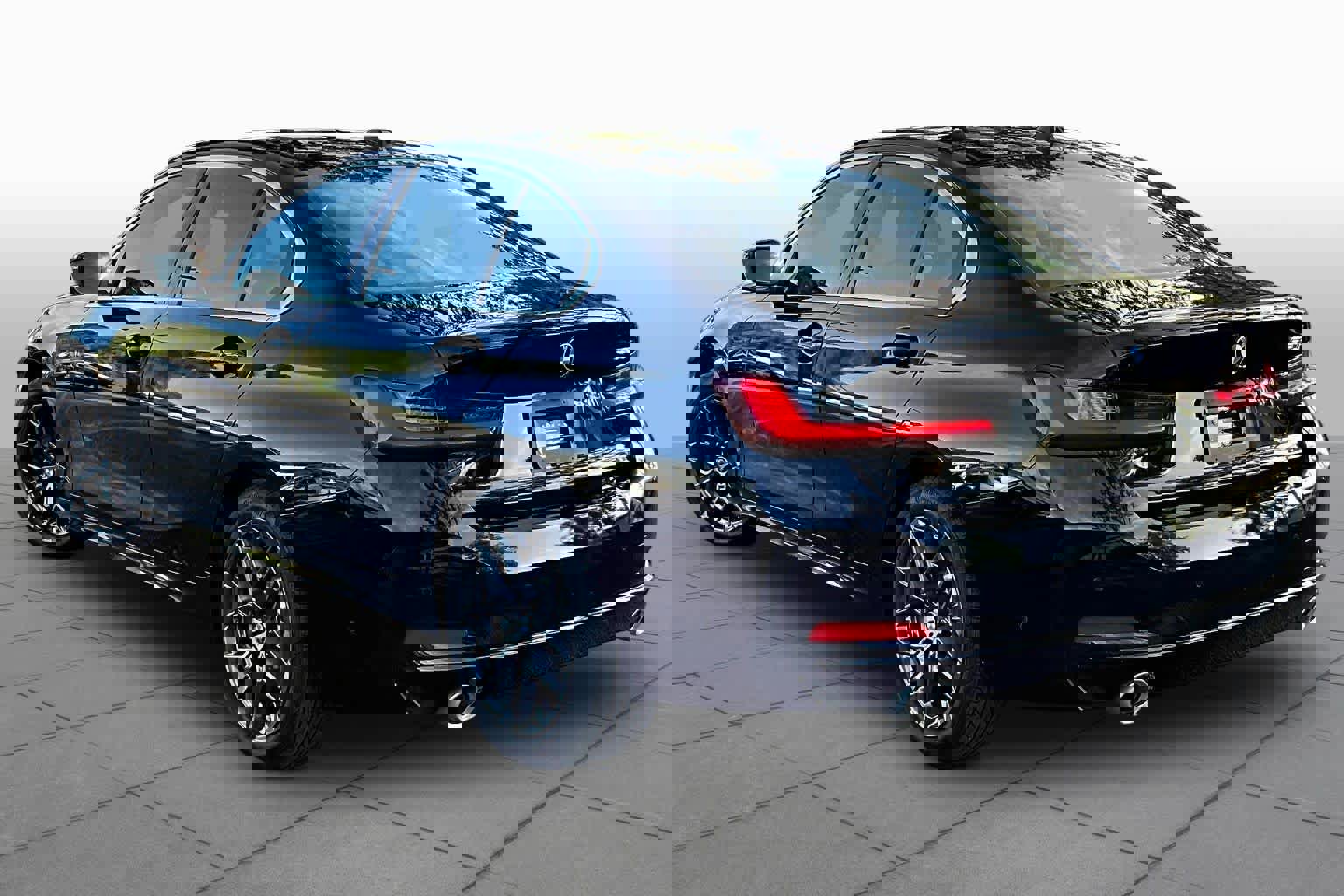 Used 2025 BMW 330i Sedan RWD image 11