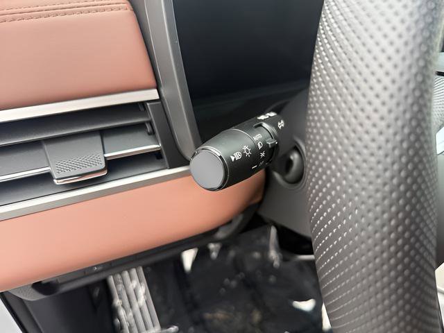 New 2026 Mitsubishi Outlander SEL FWD image 12