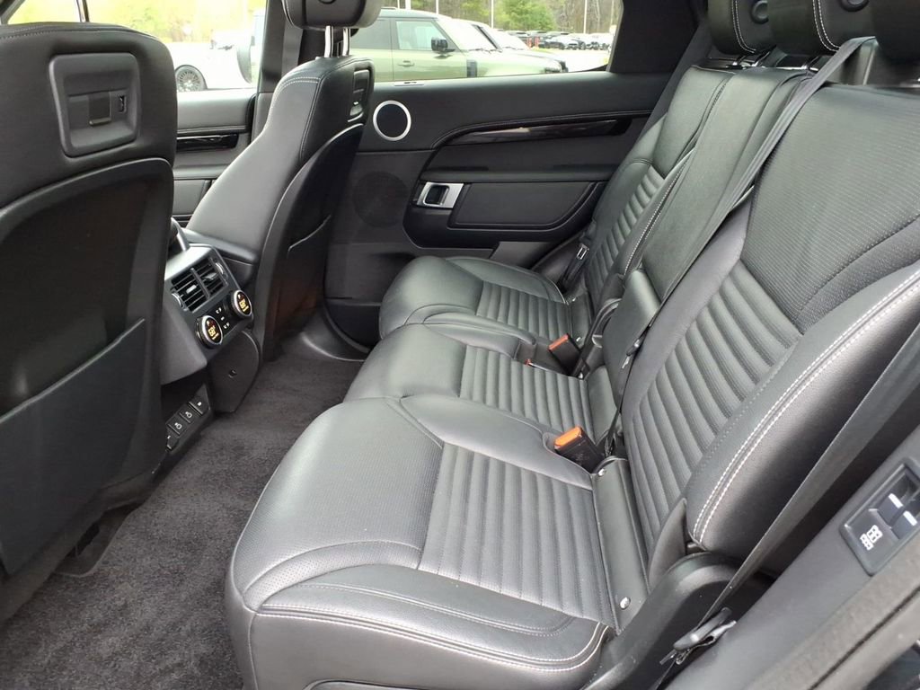 Used 2022 Land Rover Discovery S R-Dynamic AWD/4WD image 18