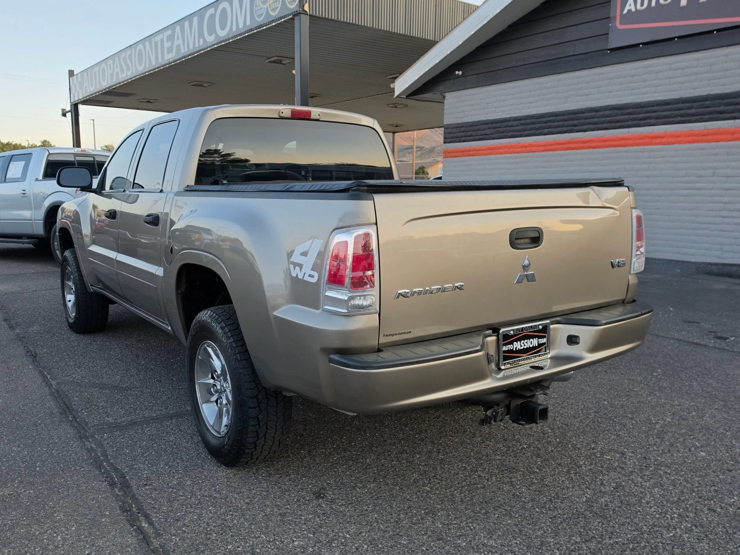 Used 2006 Mitsubishi Raider XLS AWD/4WD image 3