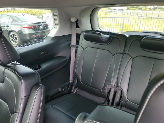 Used 2023 Jeep Grand Cherokee L Limited image 13