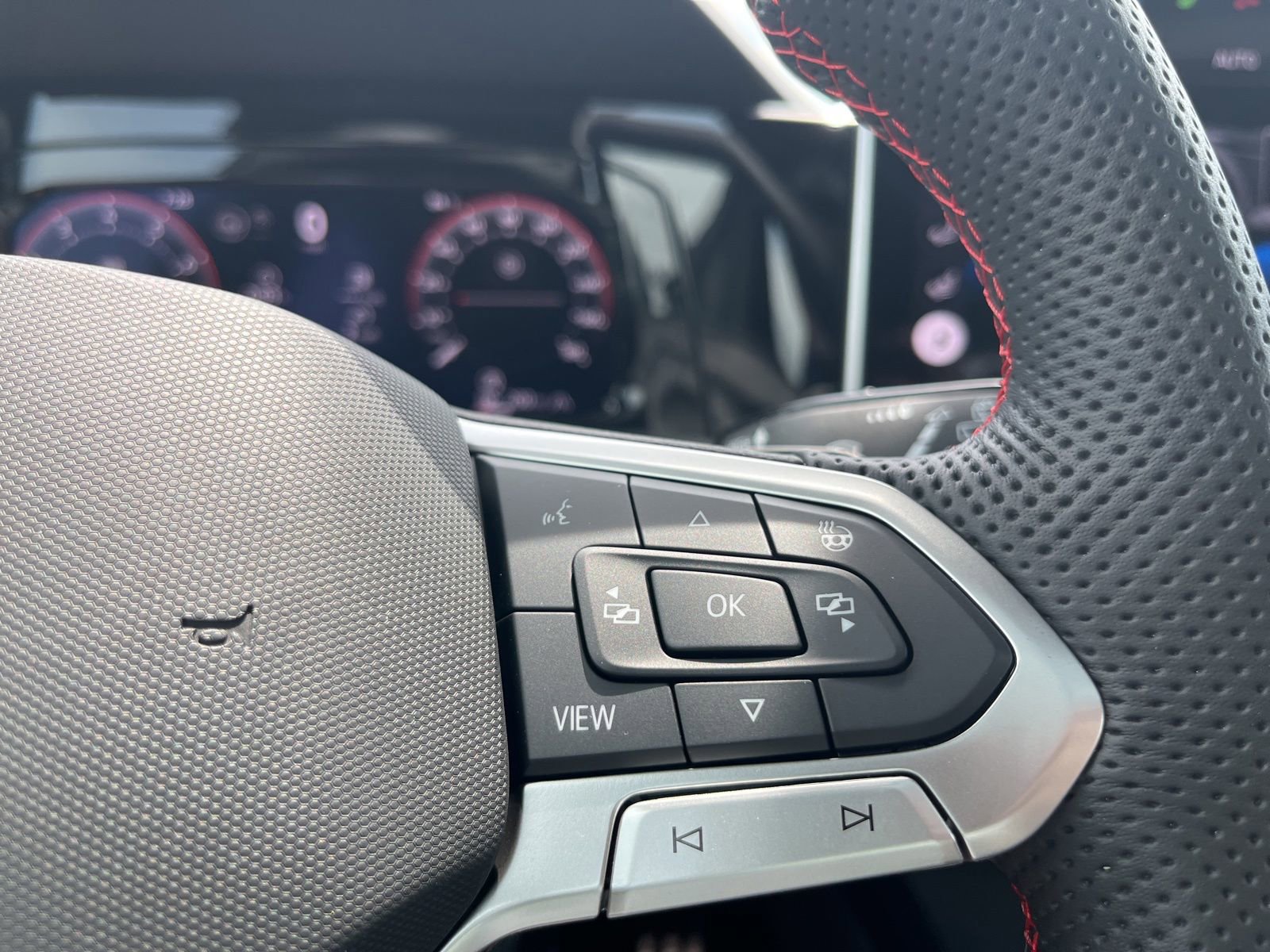 New 2026 Volkswagen GTI SE FWD image 10