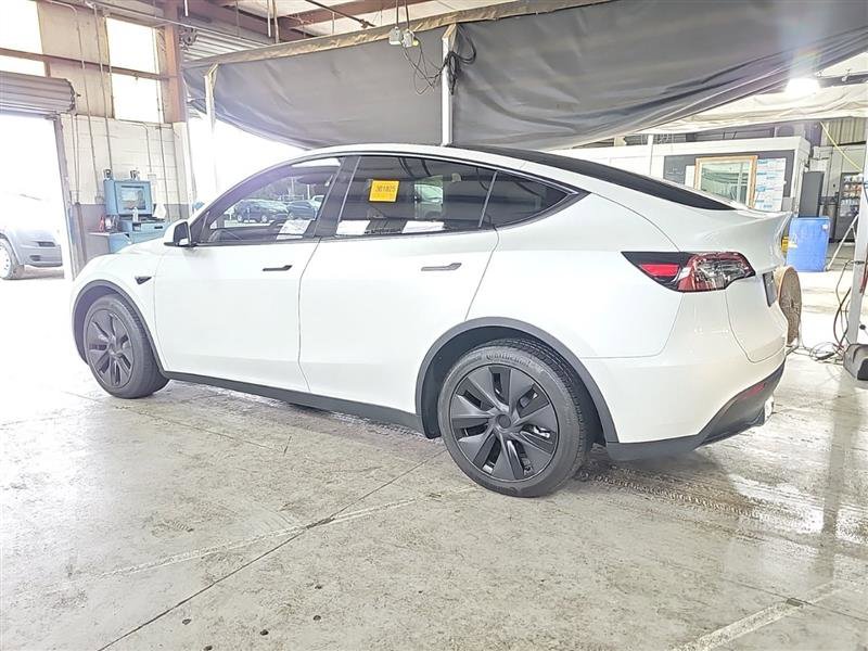 Used 2025 Tesla Model Y Long Range image 3