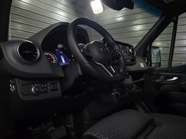 Used 2022 Mercedes-Benz Sprinter 3500 image 15