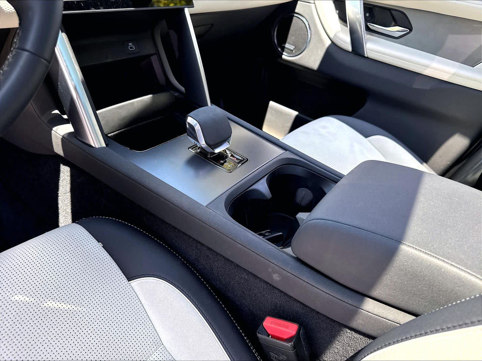Used 2025 Land Rover Discovery Sport Dynamic SE AWD/4WD image 16