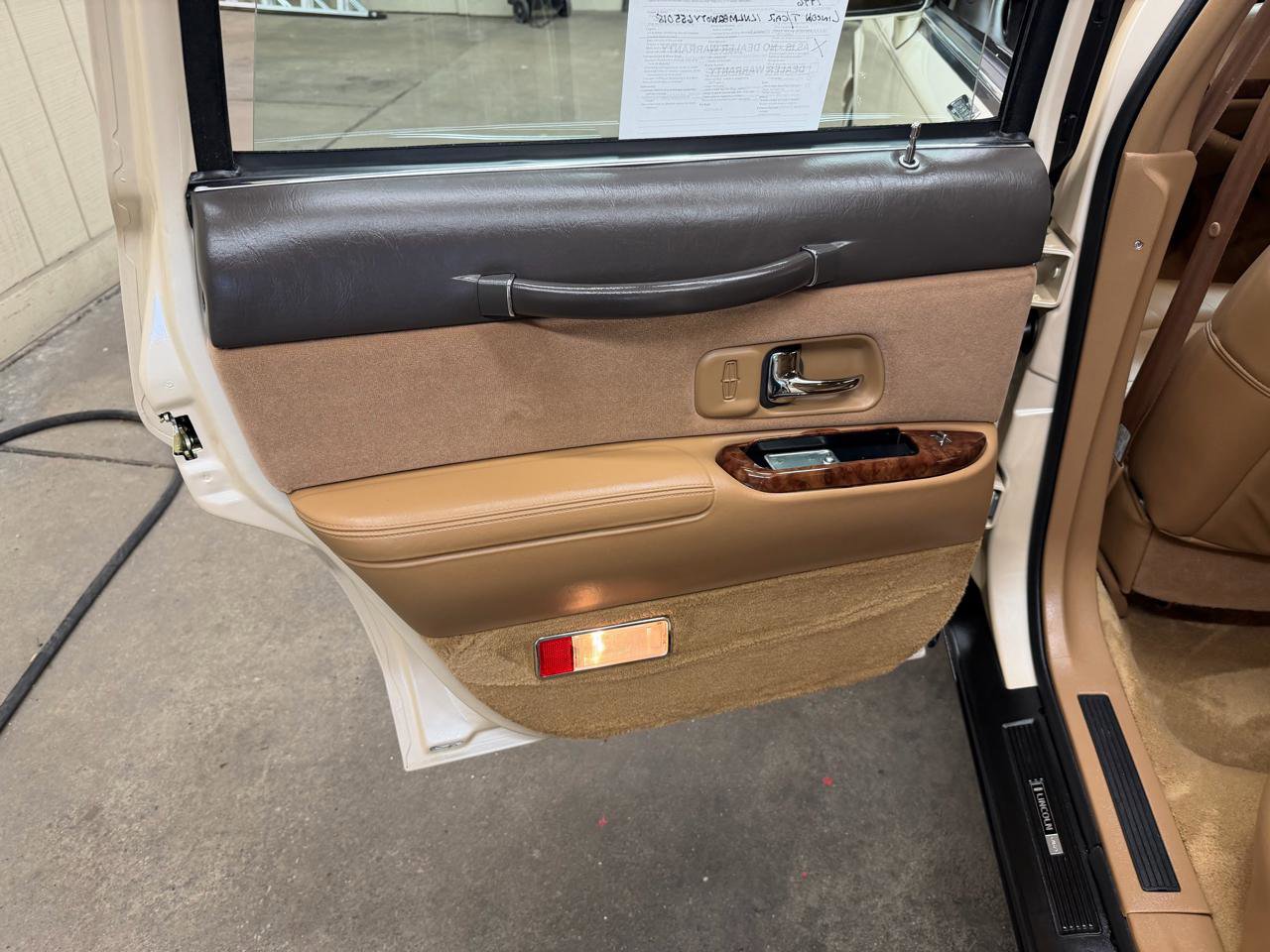 Used 1996 Lincoln Town Car Signature image 26