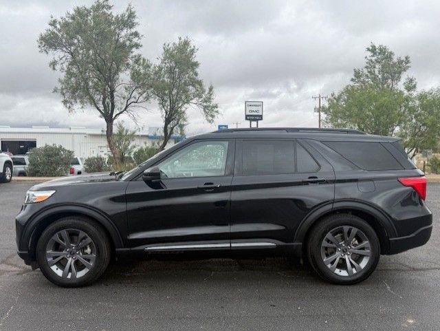 Used 2024 Ford Explorer XLT w/ Equipment Group 202A RWD image 2