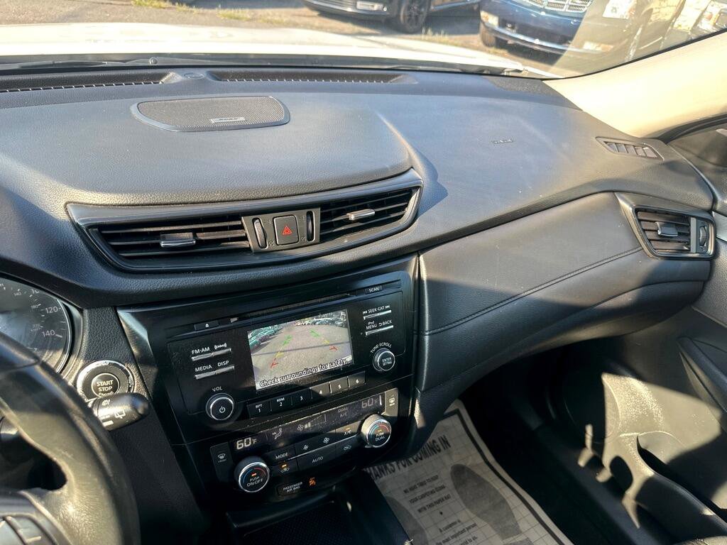 Used 2017 Nissan Rogue SV image 36