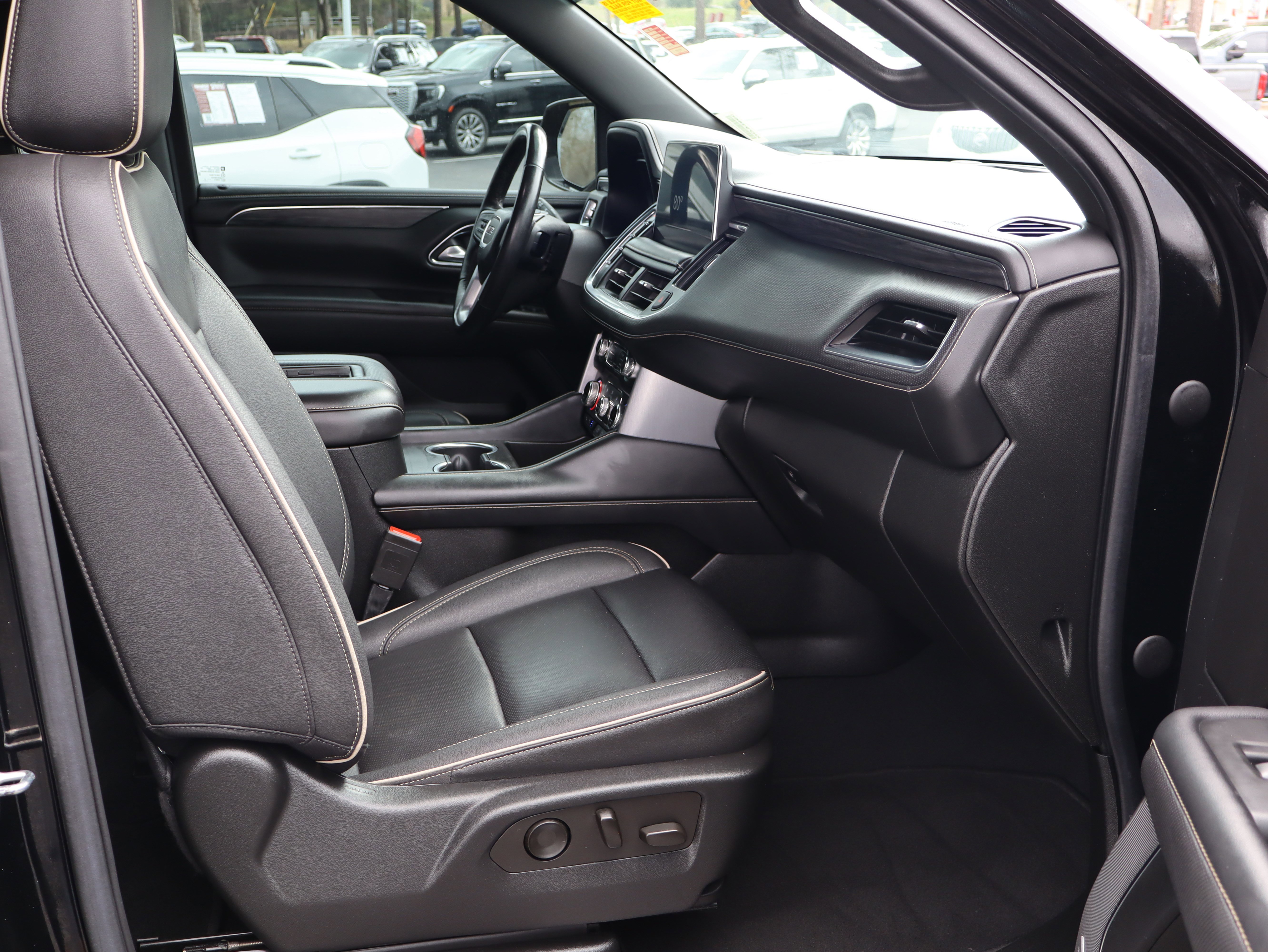 Used 2022 GMC Yukon SLT w/ SLT Premium Package image 27