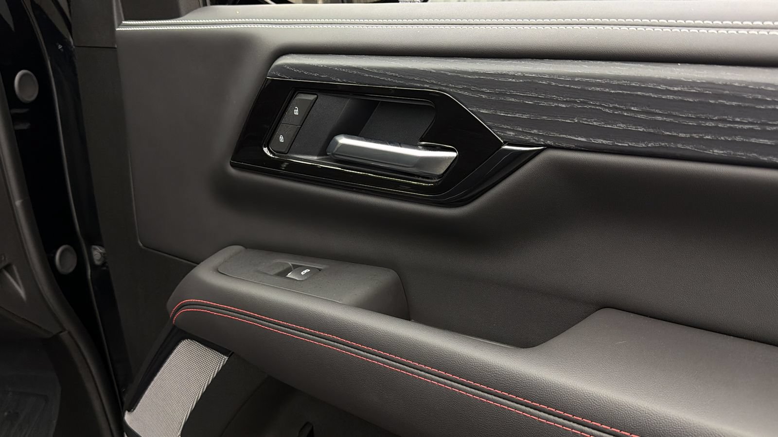 Used 2026 GMC Yukon AT4 Ultimate w/ LPO, Floor Liner Package AWD/4WD image 39