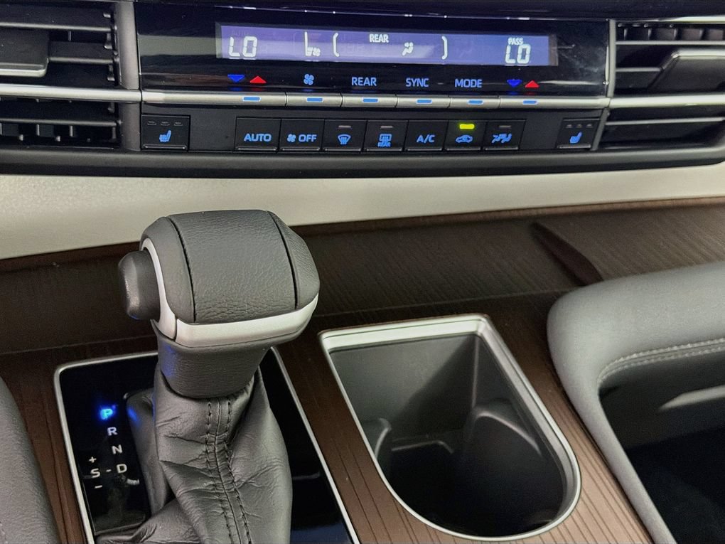 Used 2021 Toyota Sienna XLE FWD image 19