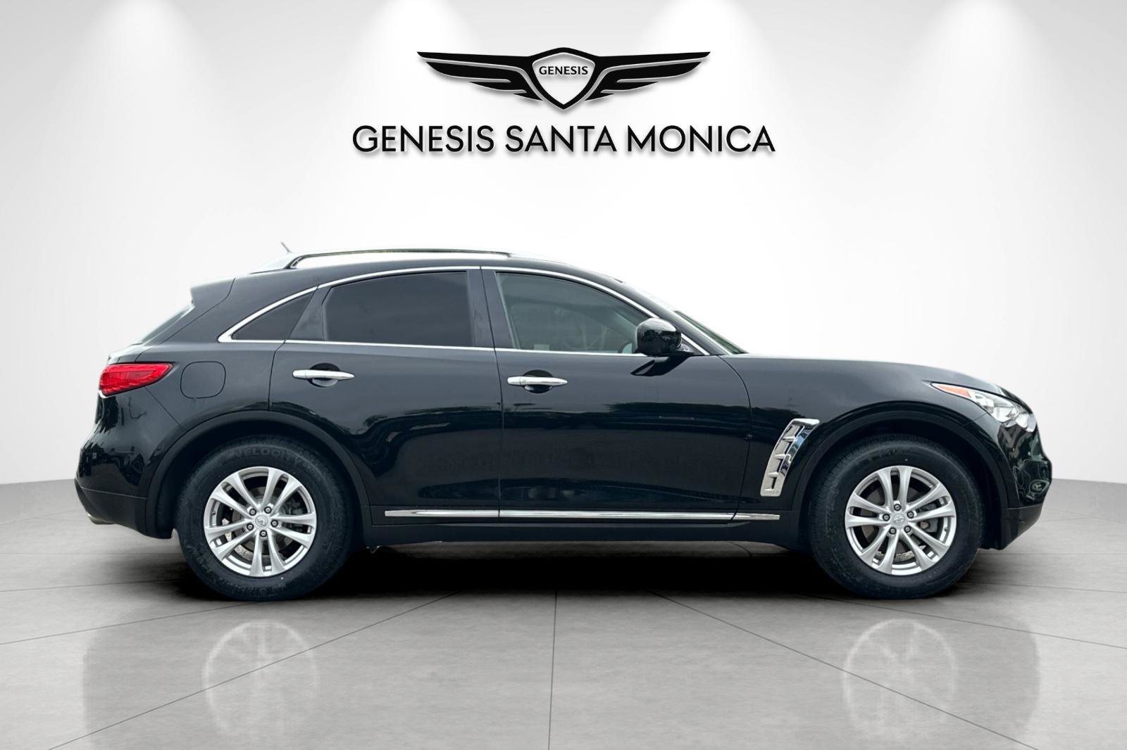 Used 2011 INFINITI FX35 2WD w/ Premium Pkg image 3