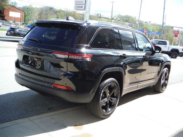 Used 2023 Jeep Grand Cherokee Altitude image 6