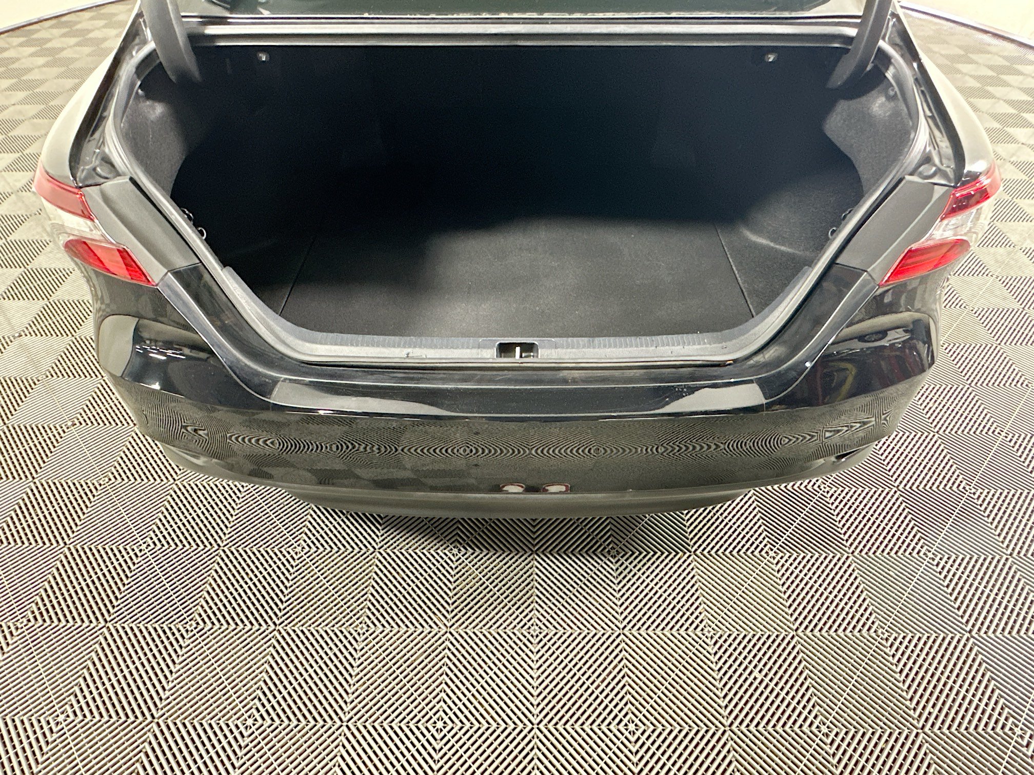 Used 2022 Toyota Camry LE FWD image 30