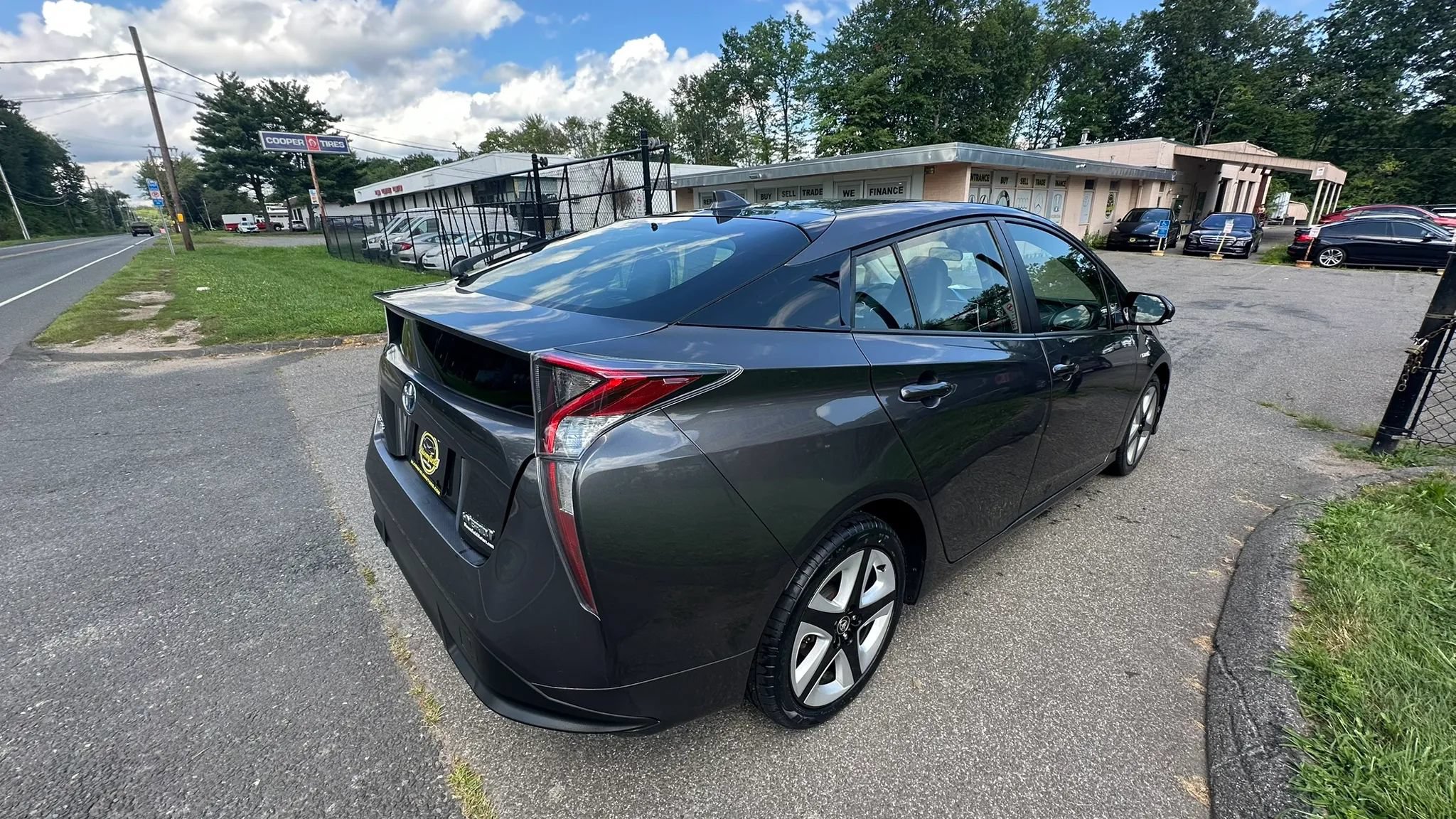 Used 2017 Toyota Prius Three Touring FWD image 5