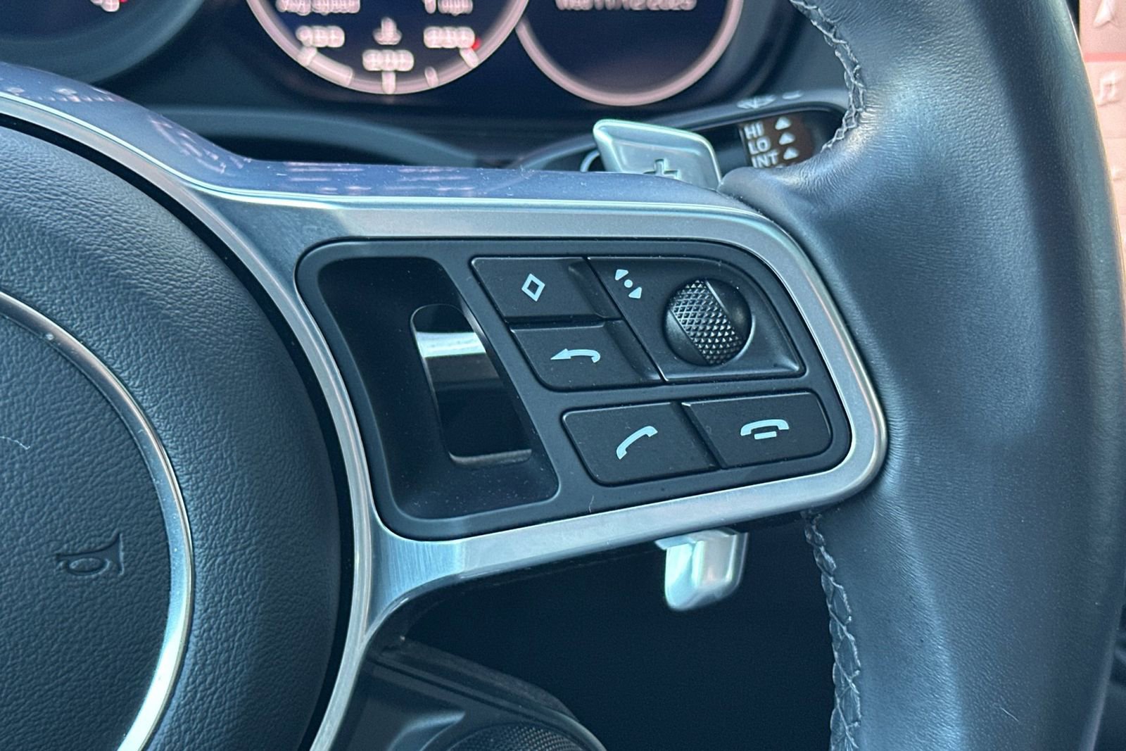 Used 2021 Porsche Cayenne image 31