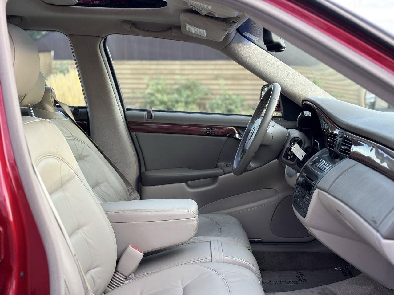 Used 2003 Cadillac De Ville w/ Comfort & Convenience Package FWD image 38