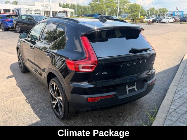 Used 2022 Volvo XC40 T5 R-Design w/ Climate Package AWD/4WD image 3