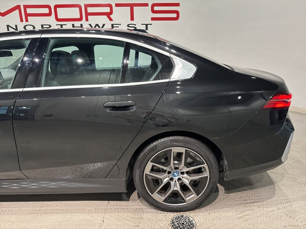 Used 2024 BMW i5 eDrive40i w/ Premium Package image 6