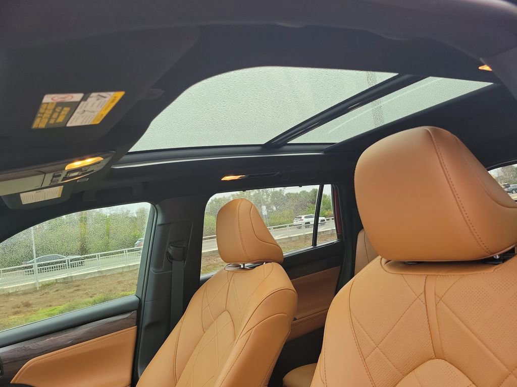 Used 2023 Toyota Highlander Platinum image 28