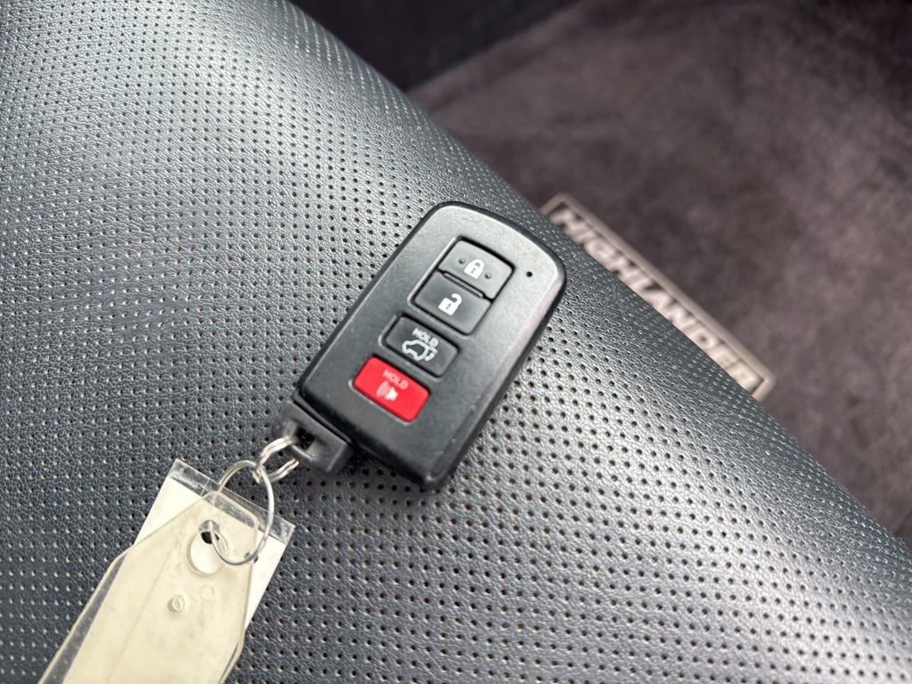 Used 2015 Toyota Highlander Limited AWD/4WD image 43