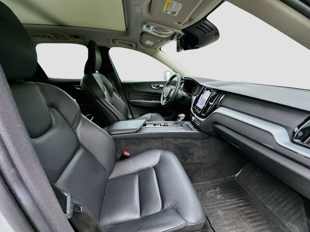 Used 2021 Volvo XC60 T5 Momentum w/ Protection Package Premier FWD image 29