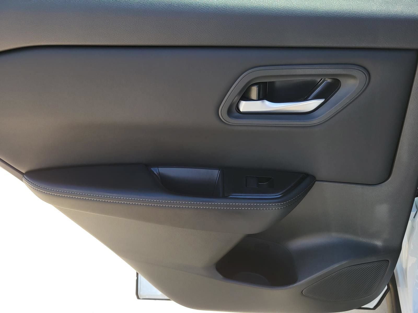 Used 2026 Nissan Rogue SV FWD image 11