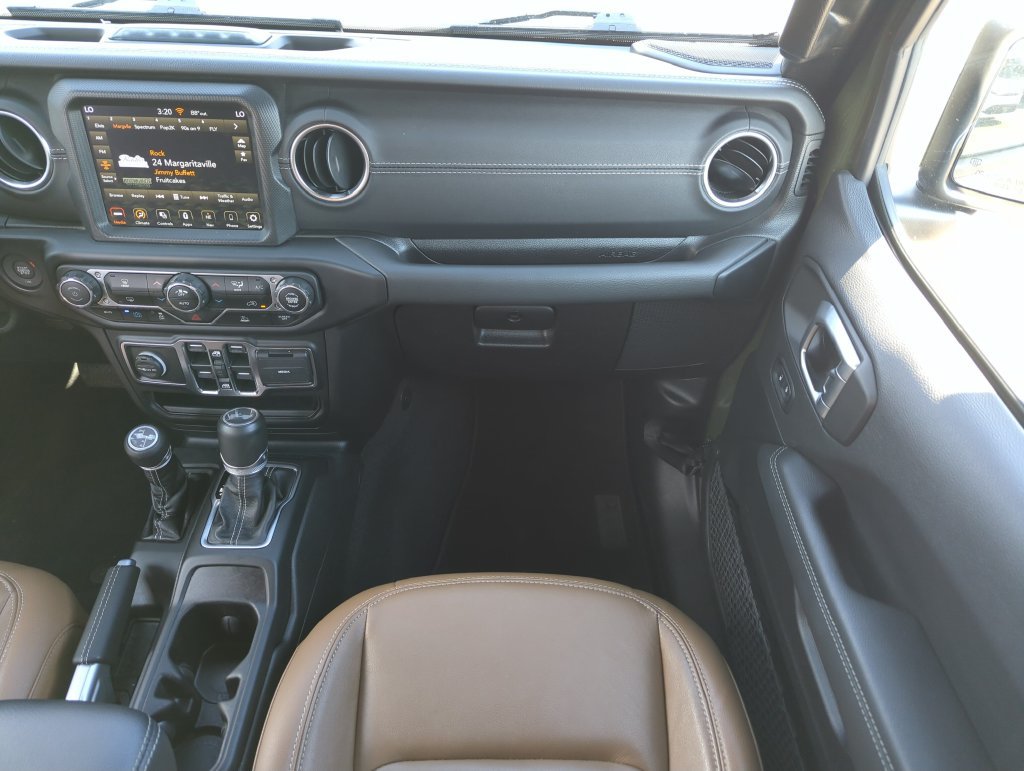 Used 2022 Jeep Wrangler Unlimited Sahara AWD/4WD image 15