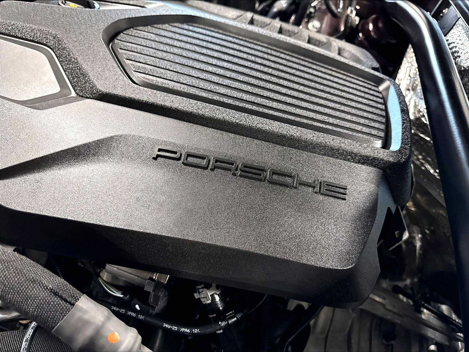 Used 2026 Porsche Macan AWD/4WD image 38