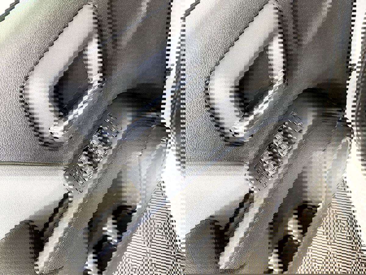 Used 2018 Chevrolet Silverado 1500 W/T AWD/4WD image 19