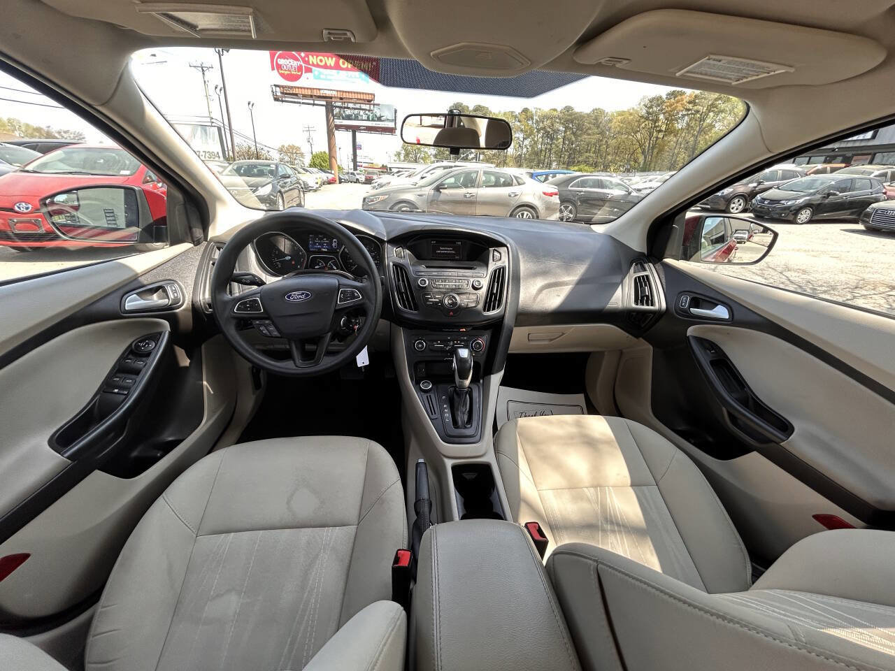 Used 2016 Ford Focus SE w/ SE Power Seat Package image 5