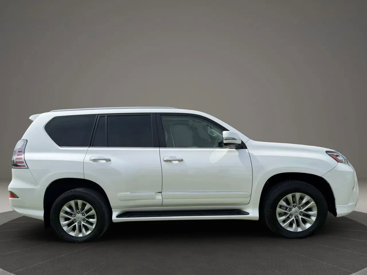 Used 2016 Lexus GX 460 w/ Premium Package AWD/4WD image 6