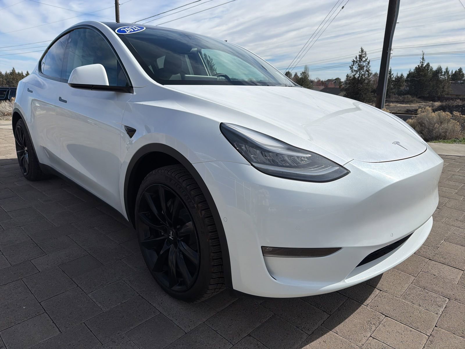 Used 2021 Tesla Model Y Standard Range image 1