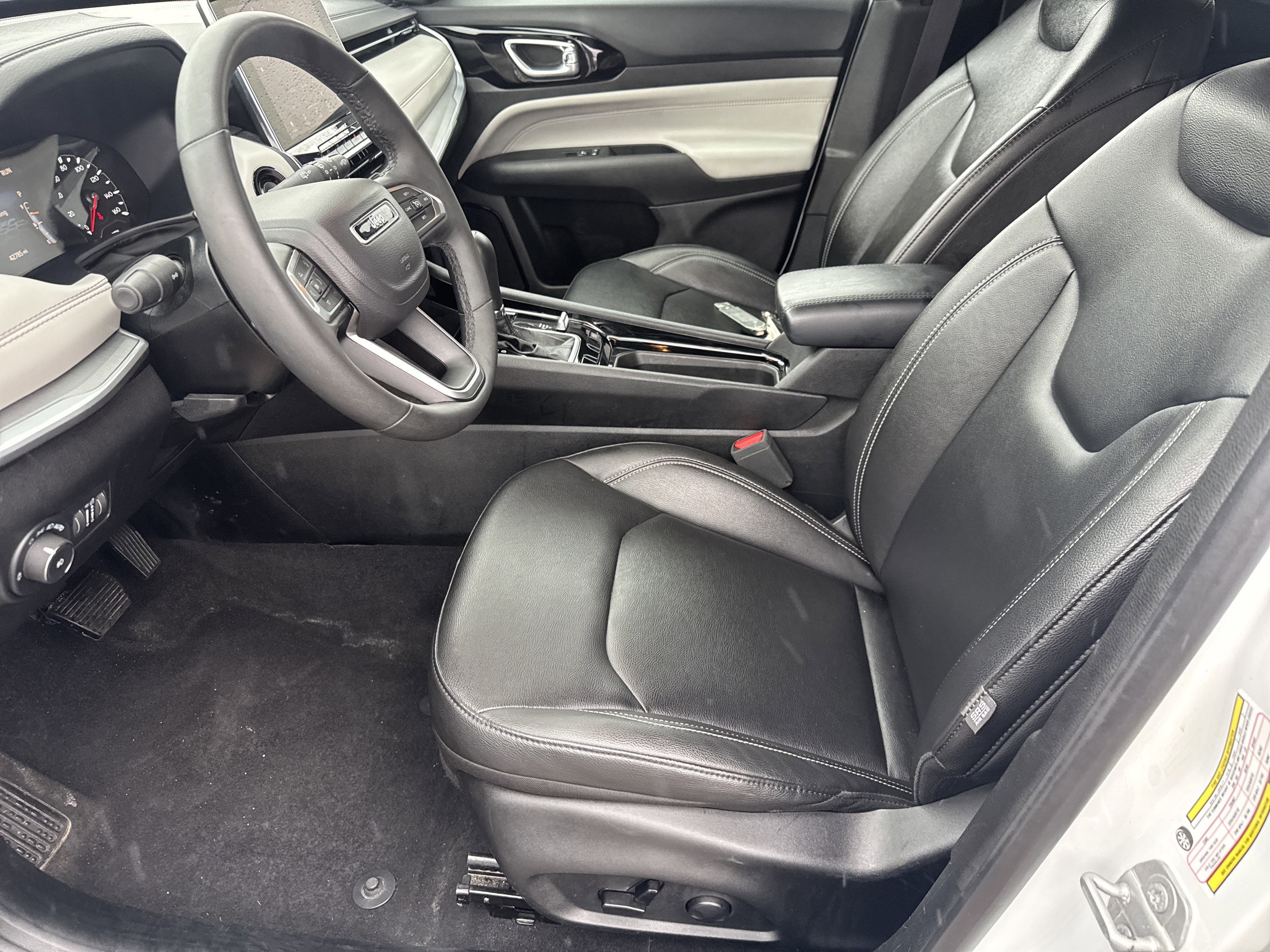 Used 2025 Jeep Compass Limited AWD/4WD image 5