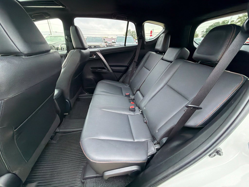 Used 2018 Toyota RAV4 SE w/ All Weather Liner Package AWD/4WD image 25