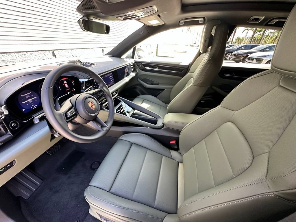 Used 2026 Porsche Macan Electric RWD image 4