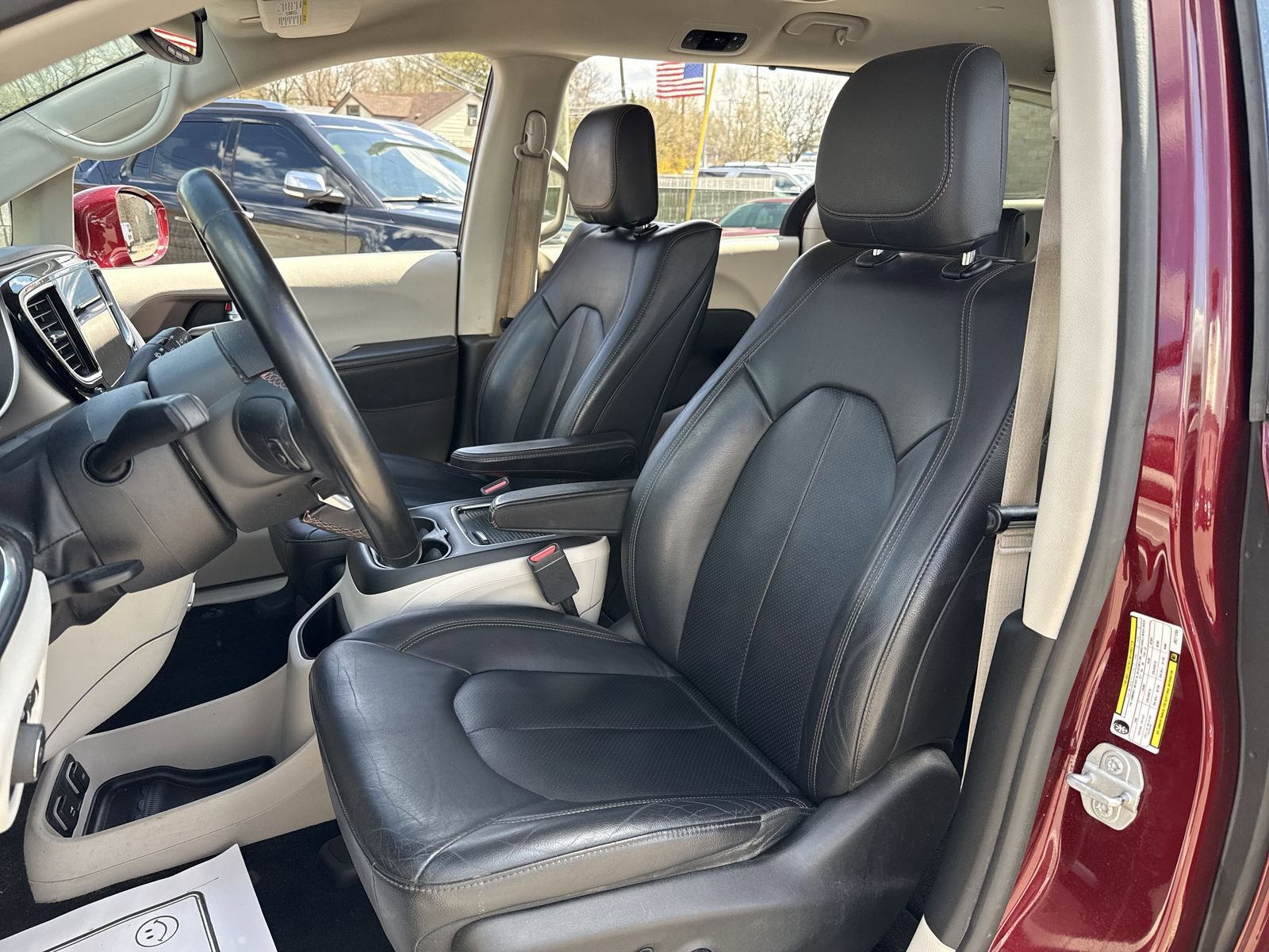 Used 2018 Chrysler Pacifica Touring-L Plus w/ Tire & Wheel Group image 23