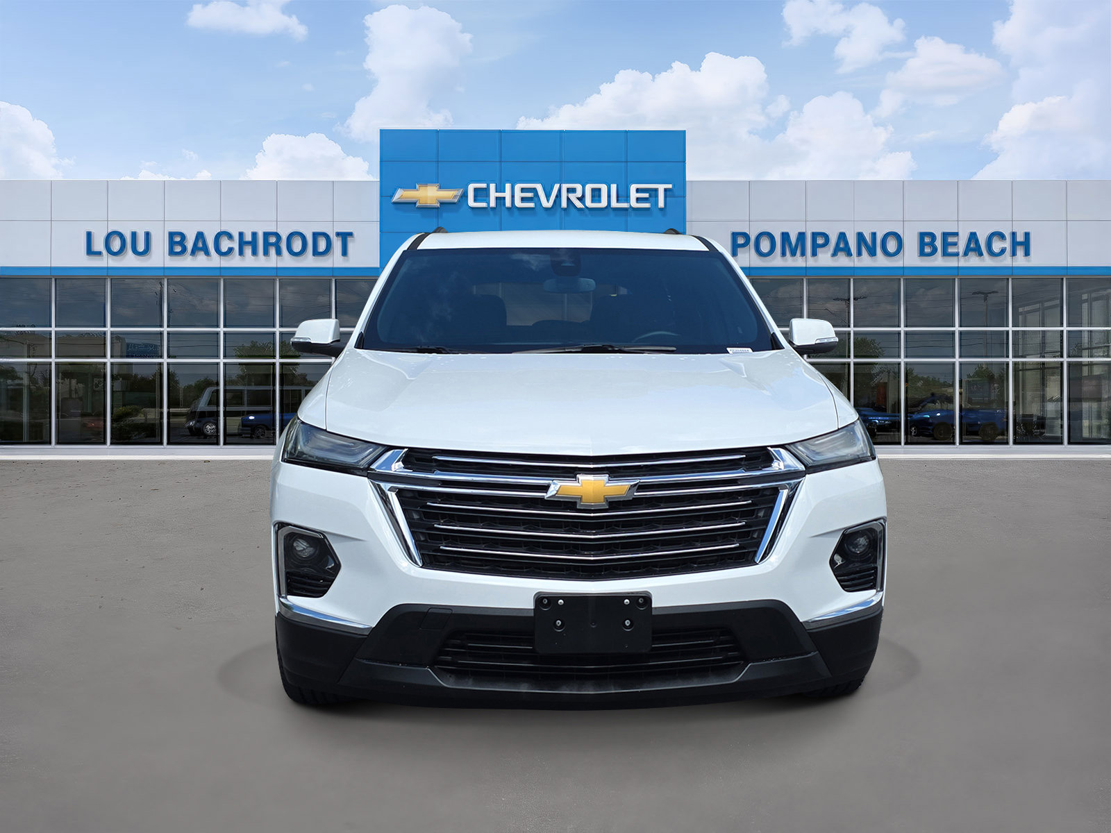 Used 2023 Chevrolet Traverse LT FWD image 2