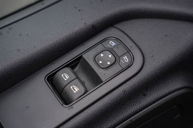 Used 2024 Mercedes-Benz Sprinter 2500 image 33