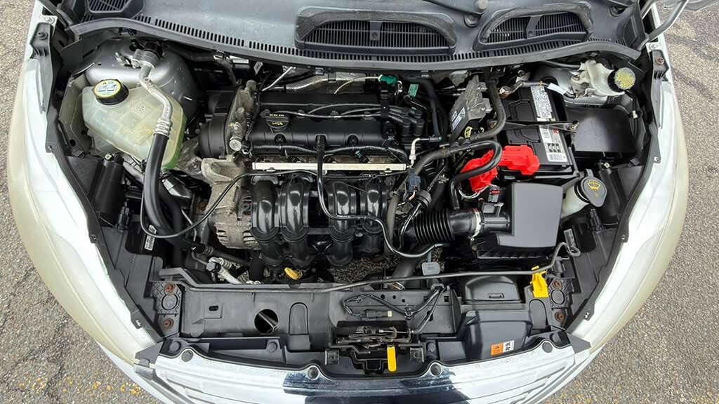 Used 2012 Ford Fiesta SE w/ Winter Pkg FWD image 32