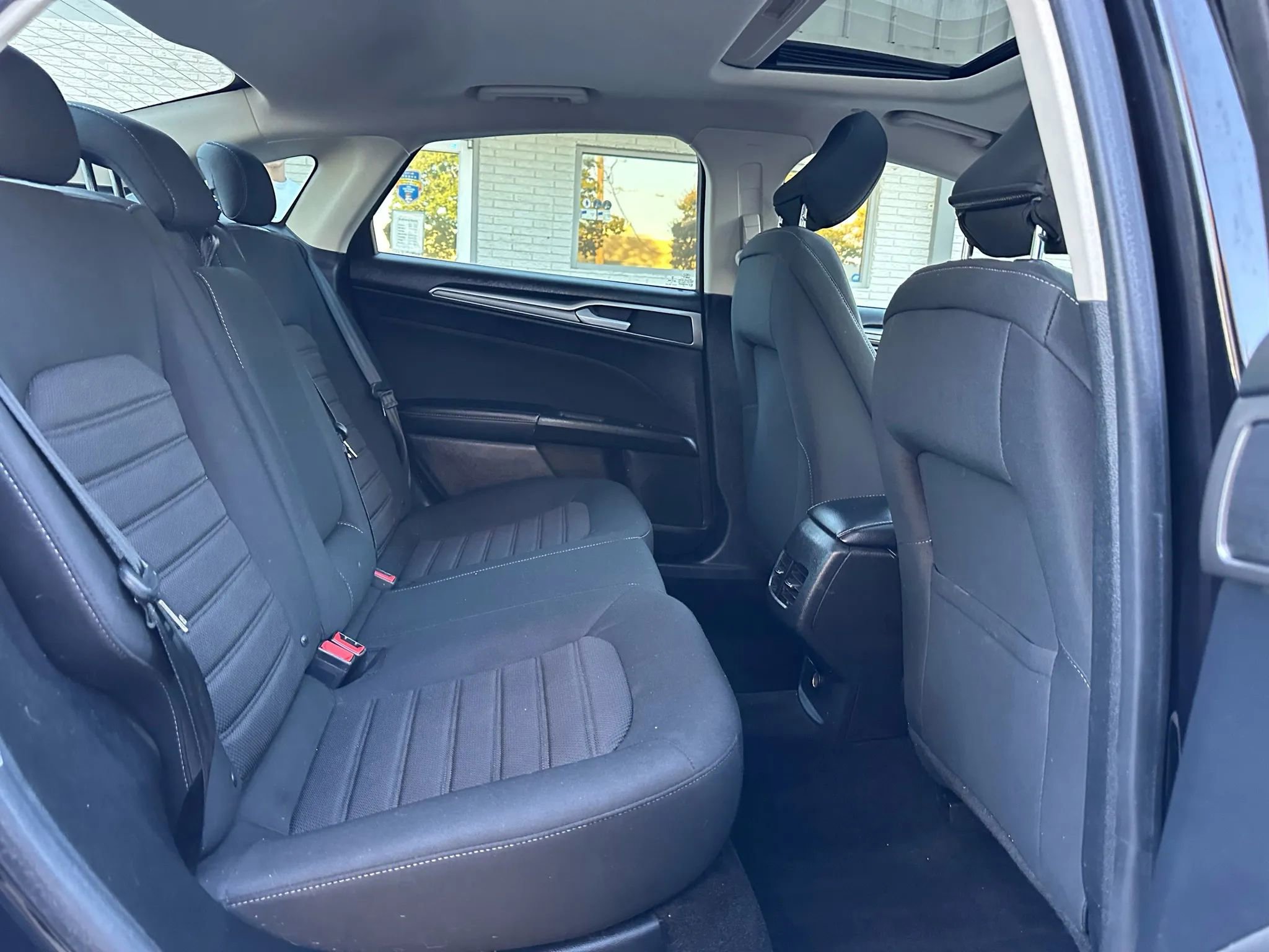 Used 2020 Ford Fusion SE image 25