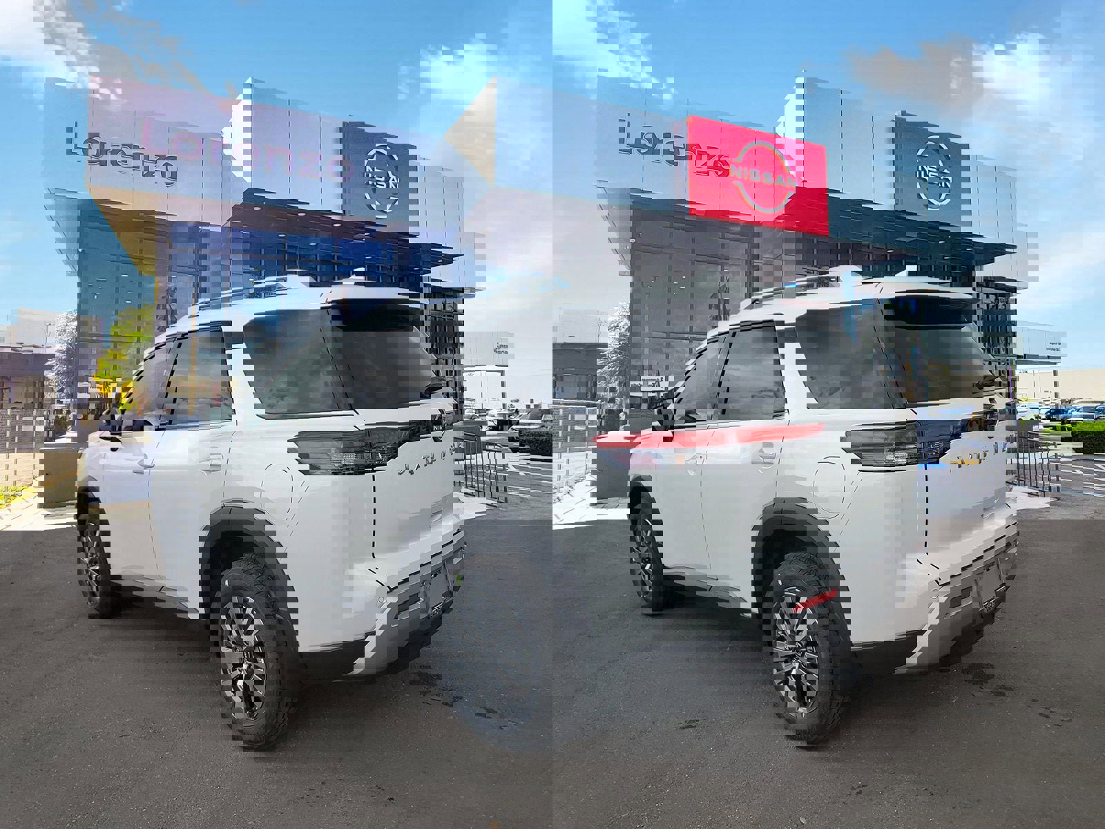 New 2025 Nissan Pathfinder SL image 6