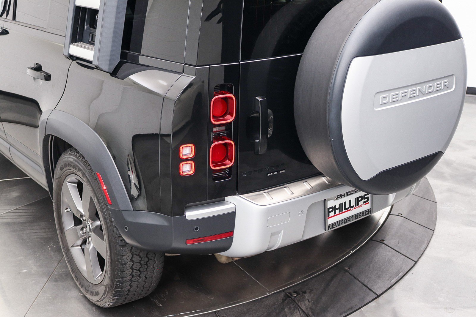 Used 2020 Land Rover Defender 110 First Edition AWD/4WD image 12