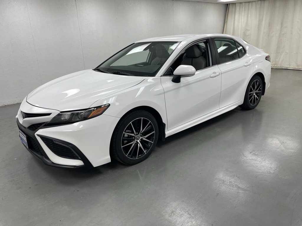 Used 2024 Toyota Camry SE