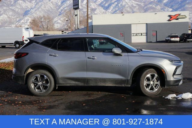 Used 2025 Chevrolet Blazer LT image 3