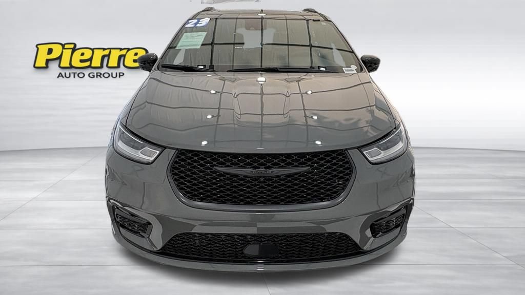 Used 2023 Chrysler Pacifica Limited w/ Uconnect Theater Family Group AWD/4WD image 9